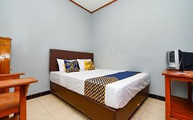 Spot On 2821 Griya Kawula Syariah Hotel