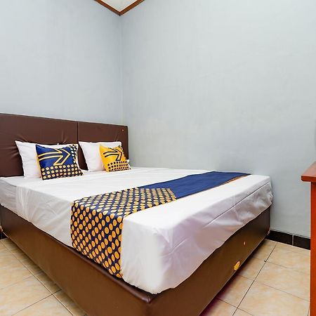 SPOT ON 2821 Griya Kawula Syariah Hotel Surakarta  Bagian luar foto