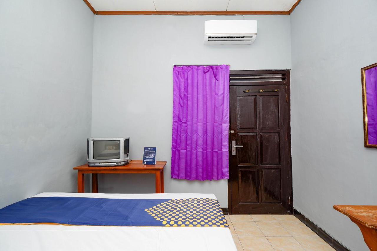SPOT ON 2821 Griya Kawula Syariah Hotel Surakarta  Bagian luar foto