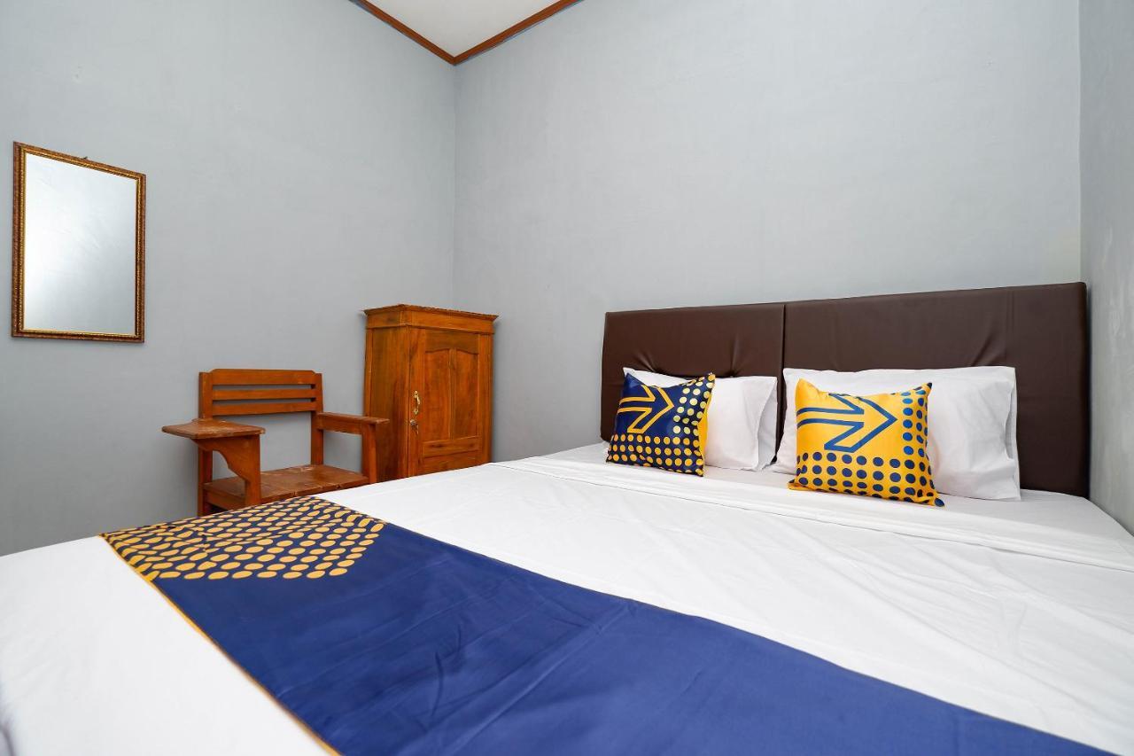 SPOT ON 2821 Griya Kawula Syariah Hotel Surakarta  Bagian luar foto