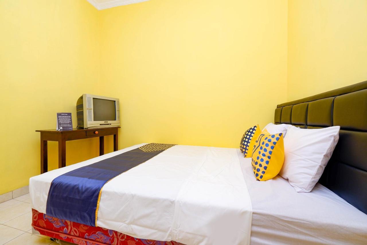 SPOT ON 2821 Griya Kawula Syariah Hotel Surakarta  Bagian luar foto