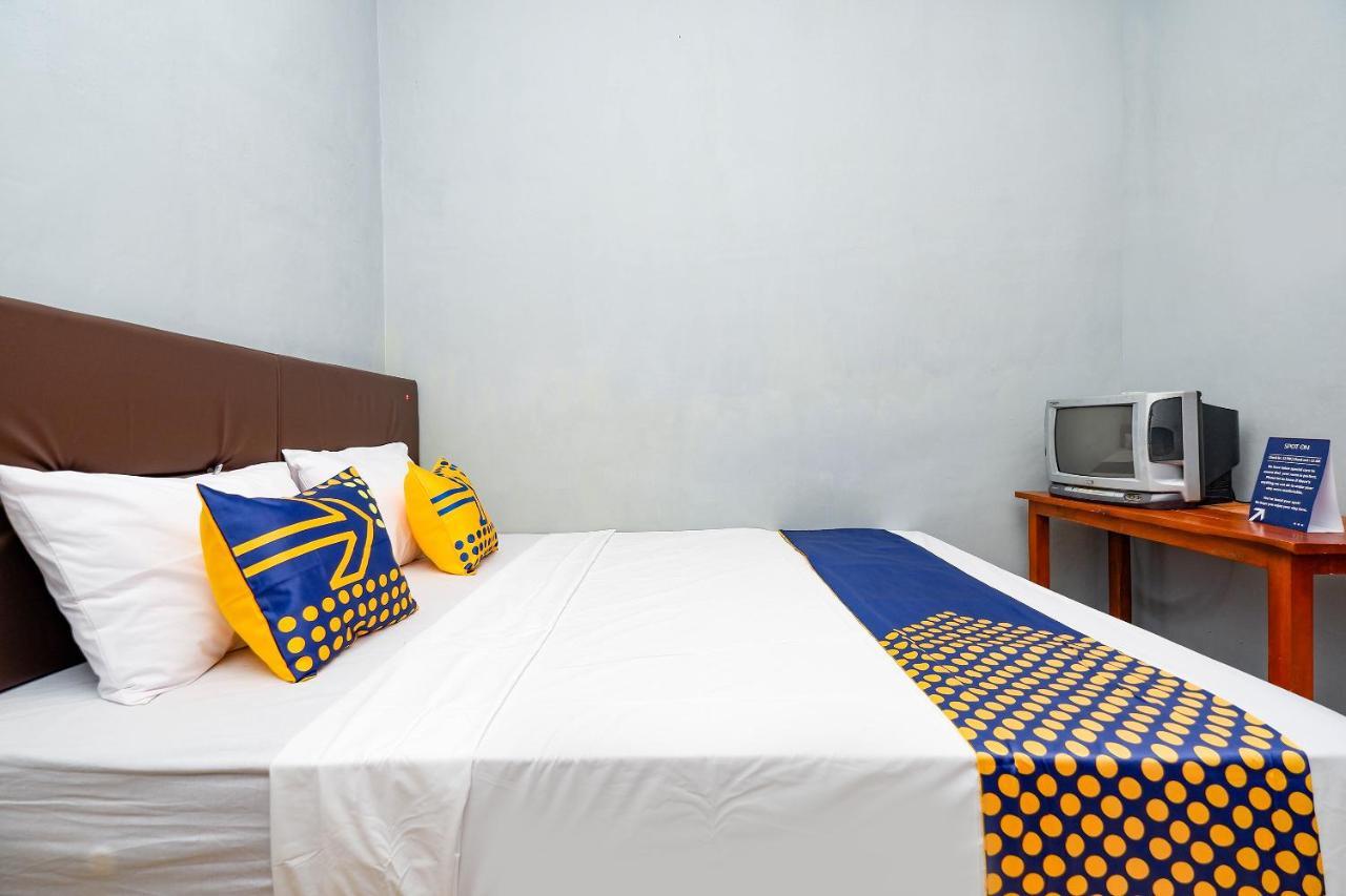 SPOT ON 2821 Griya Kawula Syariah Hotel Surakarta  Bagian luar foto