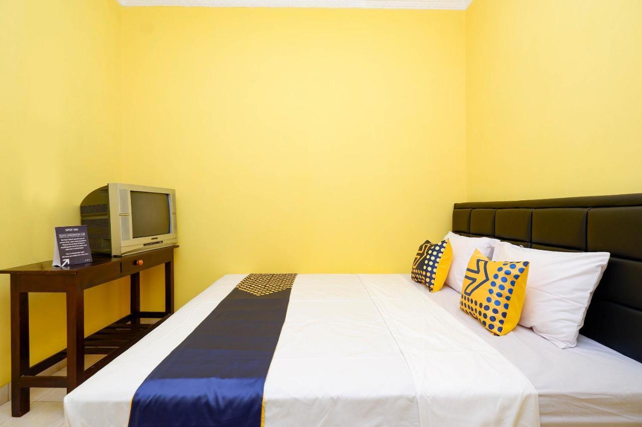 SPOT ON 2821 Griya Kawula Syariah Hotel Surakarta  Bagian luar foto
