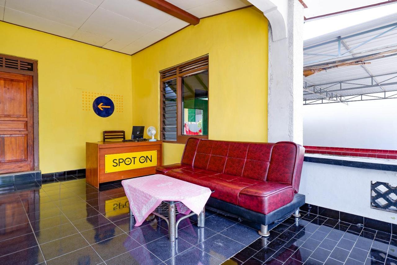 SPOT ON 2821 Griya Kawula Syariah Hotel Surakarta  Bagian luar foto