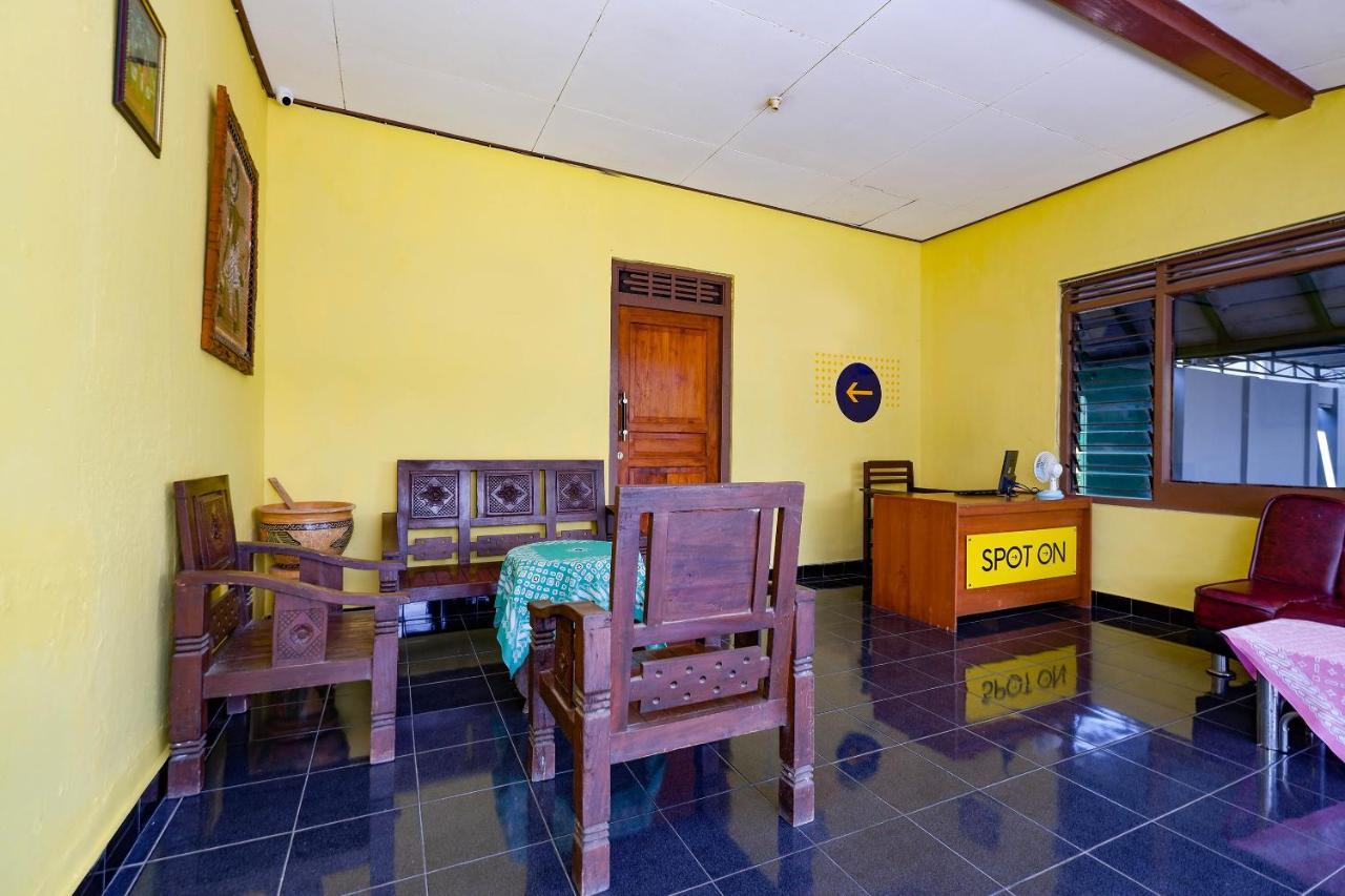 SPOT ON 2821 Griya Kawula Syariah Hotel Surakarta  Bagian luar foto