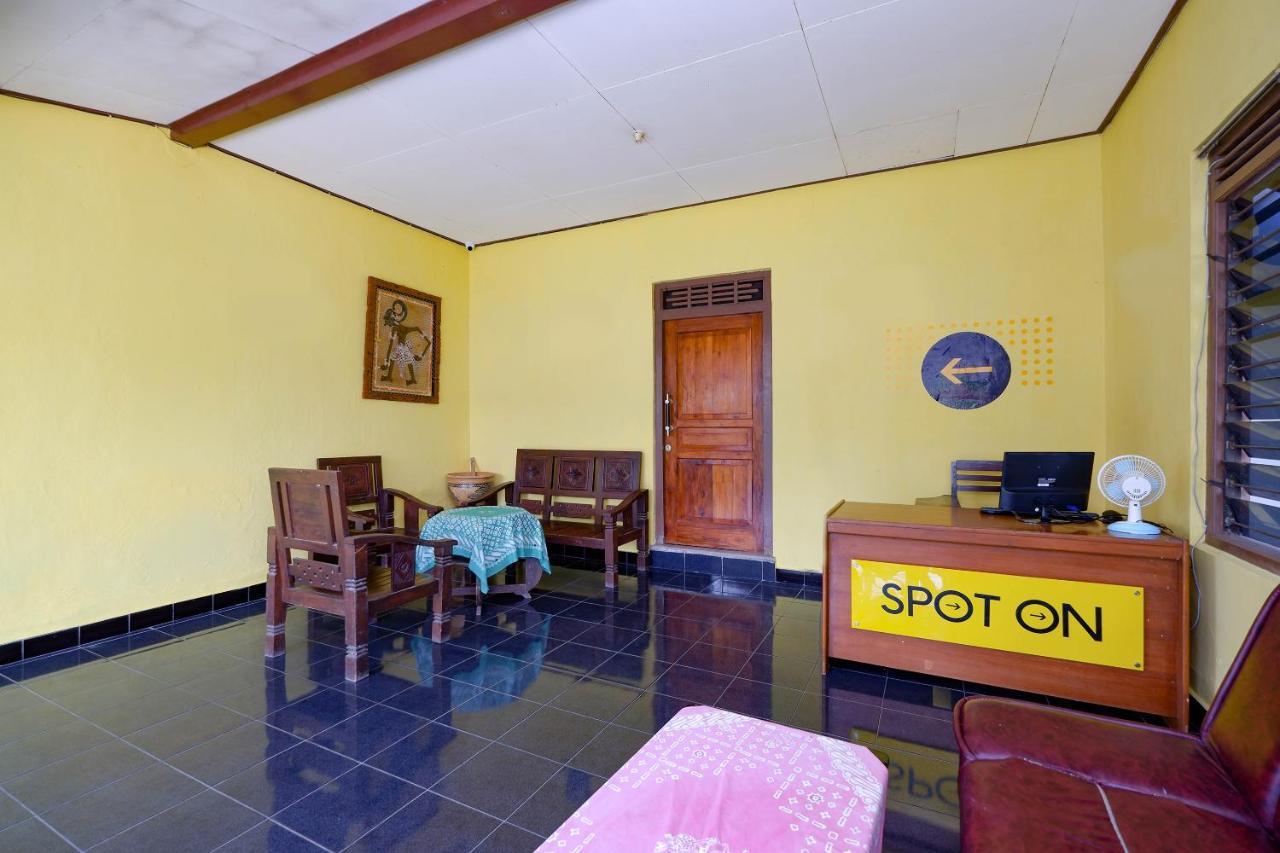 SPOT ON 2821 Griya Kawula Syariah Hotel Surakarta  Bagian luar foto