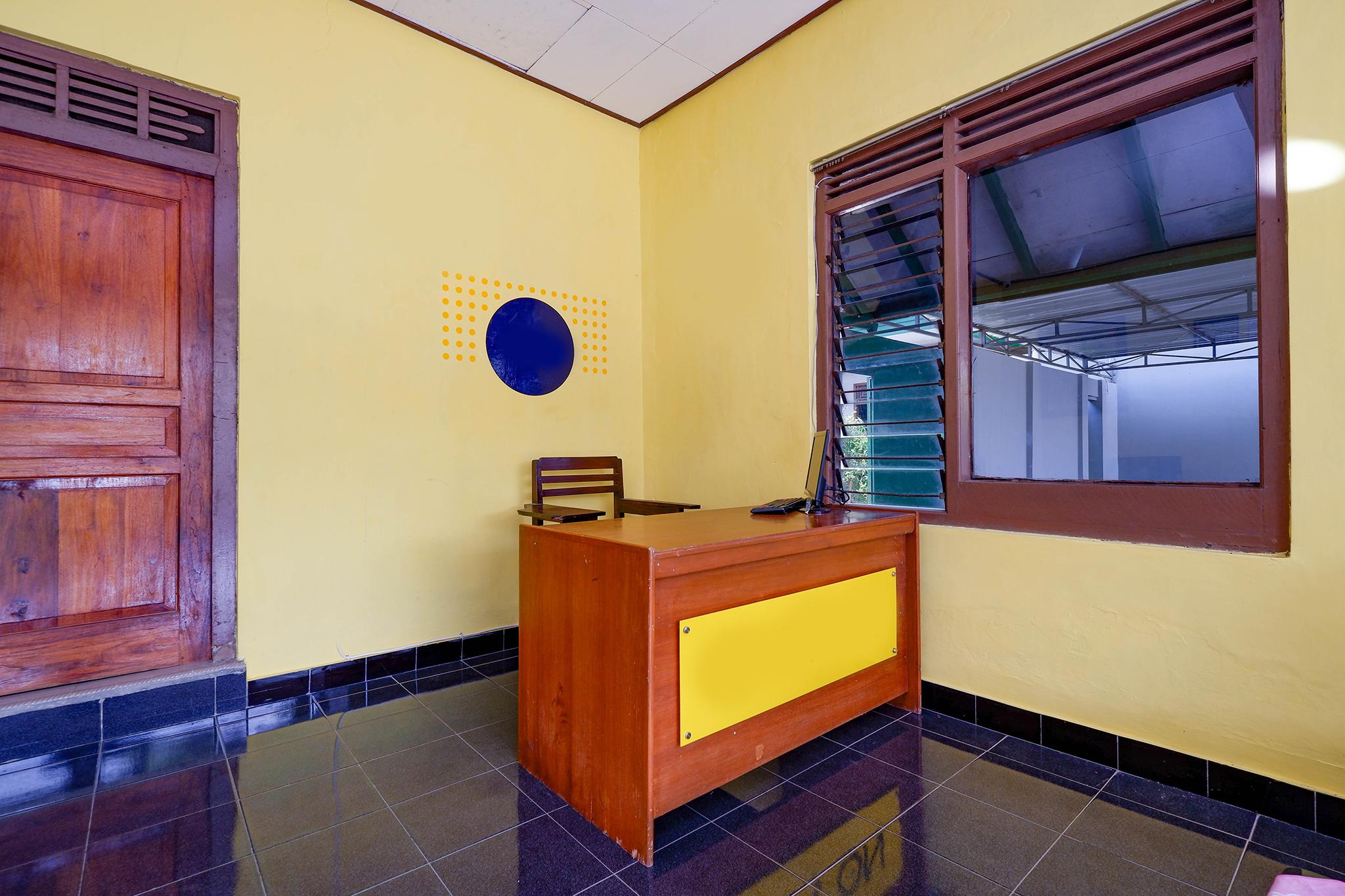 SPOT ON 2821 Griya Kawula Syariah Hotel Surakarta  Bagian luar foto