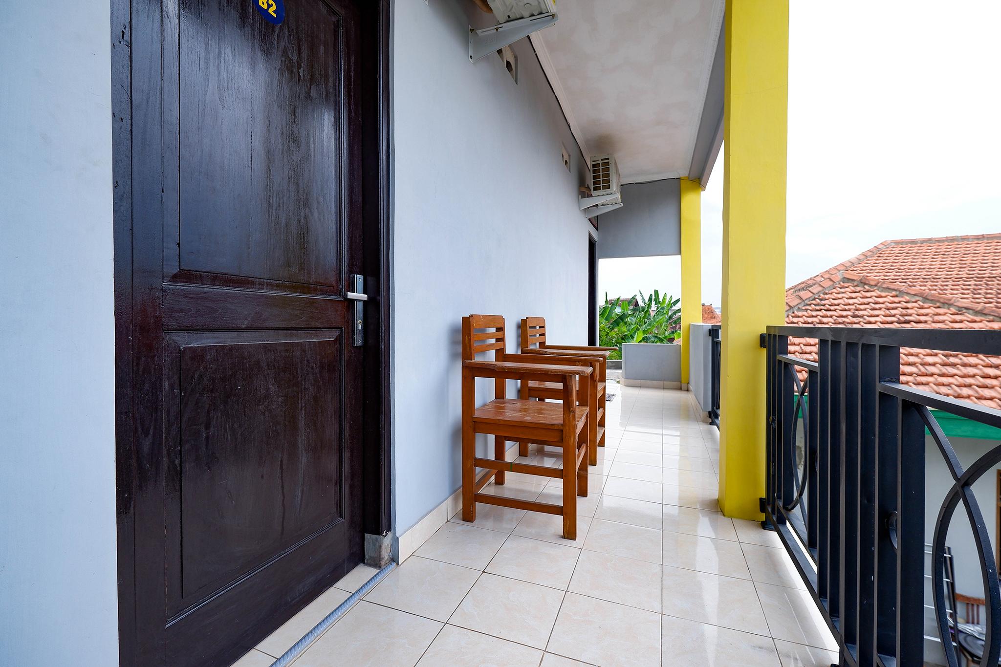 SPOT ON 2821 Griya Kawula Syariah Hotel Surakarta  Bagian luar foto