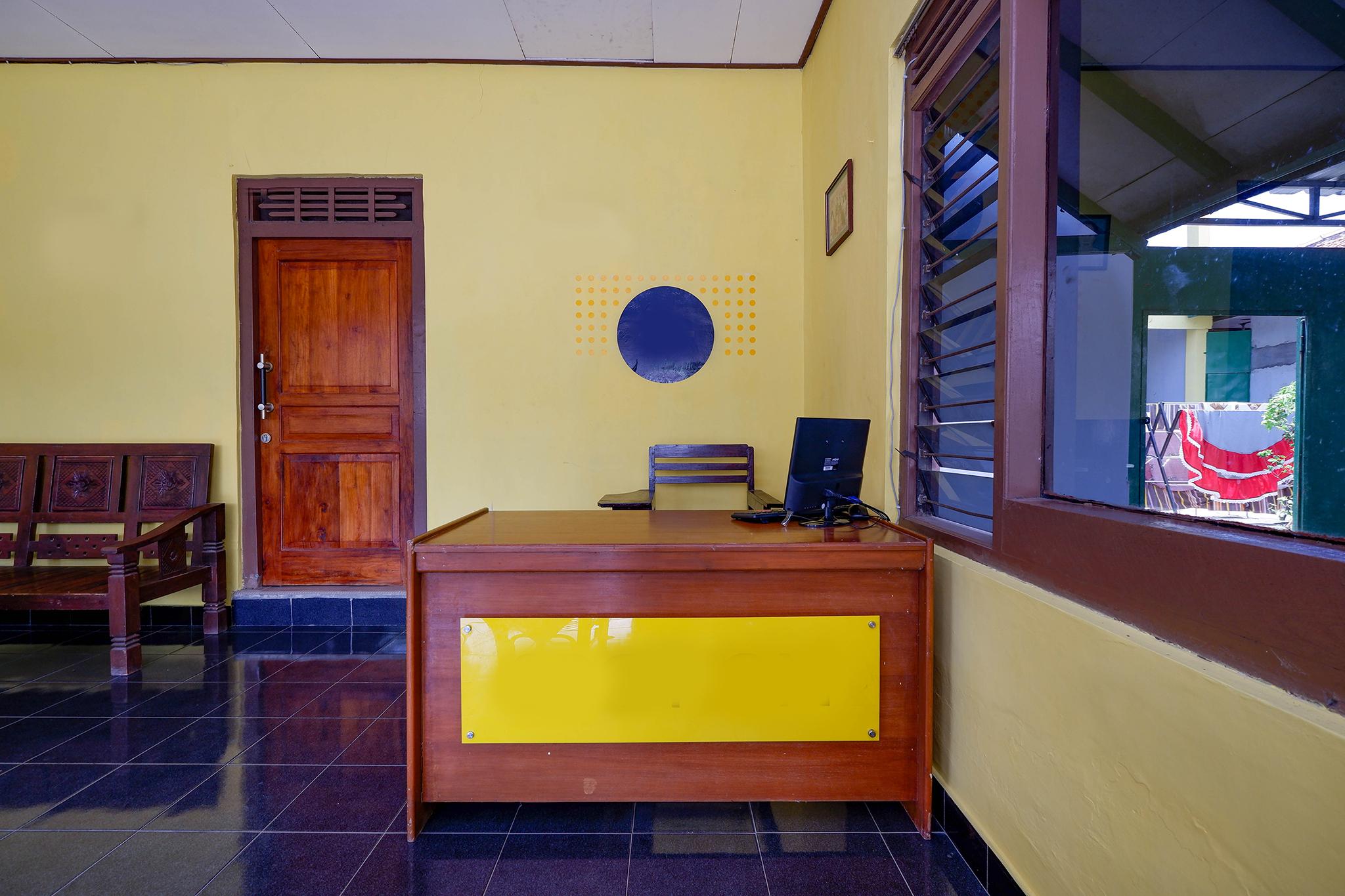 SPOT ON 2821 Griya Kawula Syariah Hotel Surakarta  Bagian luar foto
