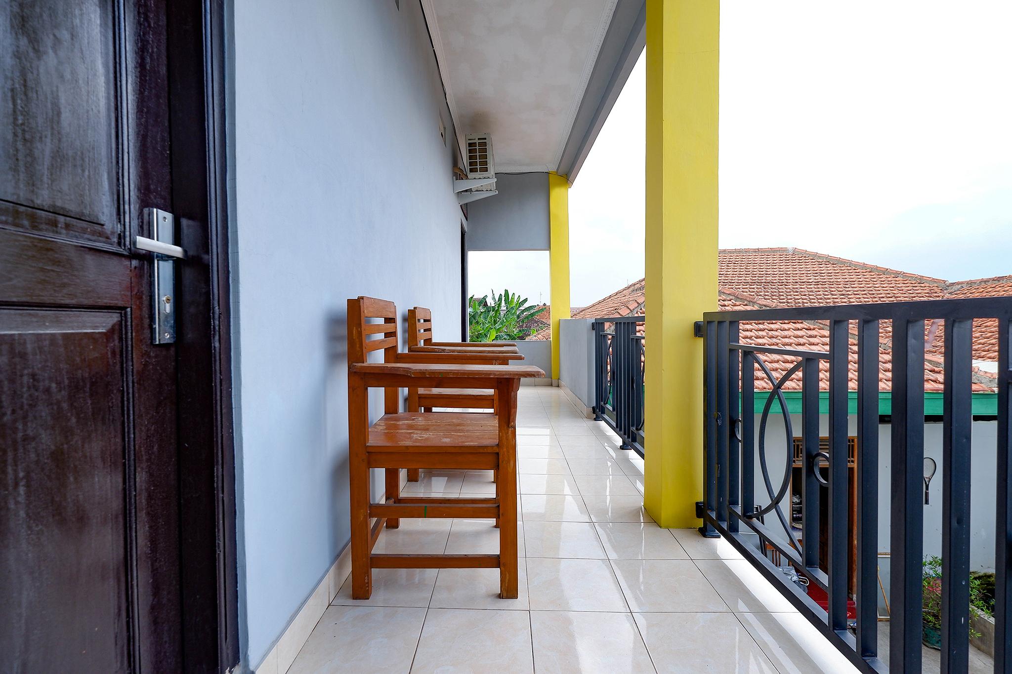 SPOT ON 2821 Griya Kawula Syariah Hotel Surakarta  Bagian luar foto