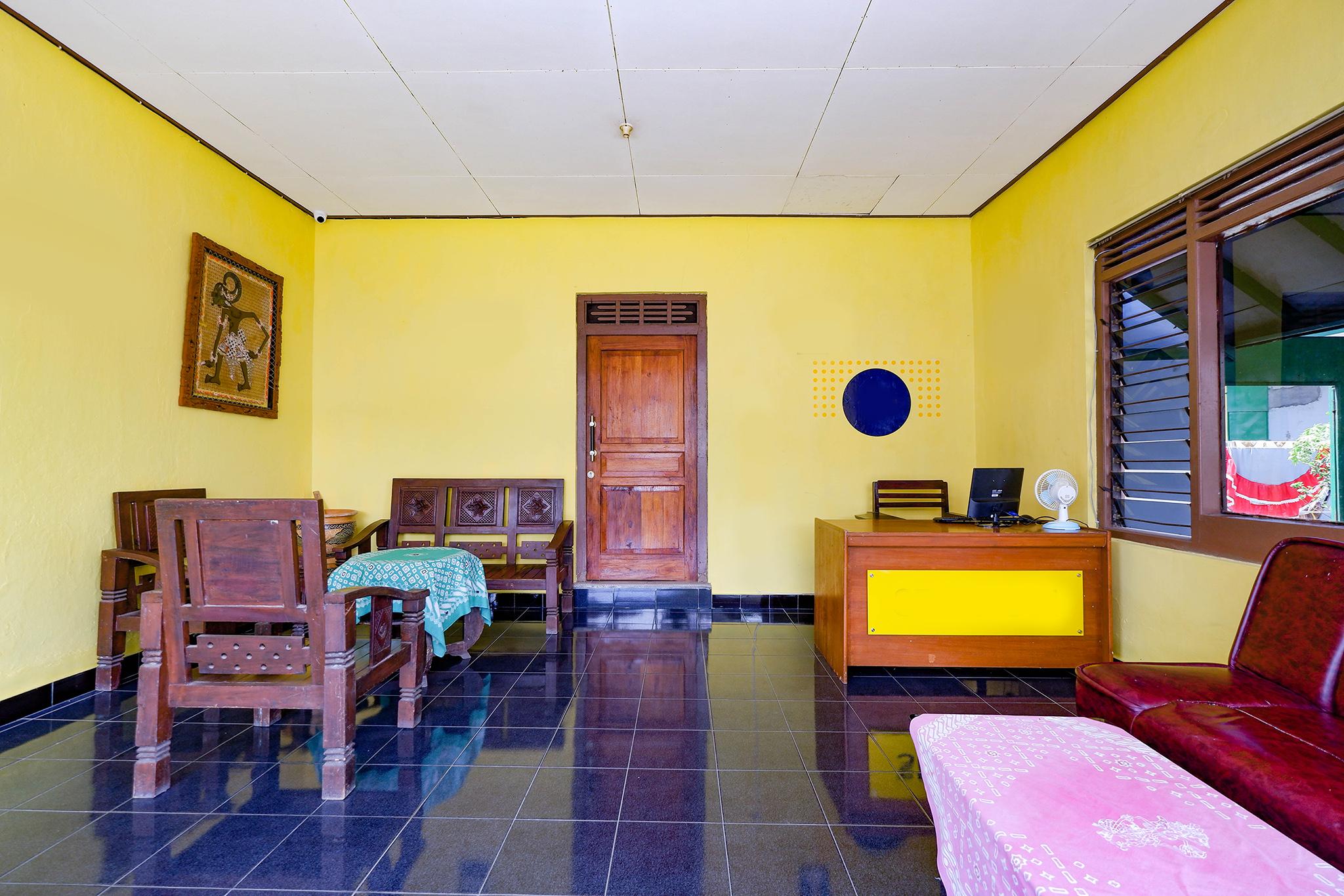 SPOT ON 2821 Griya Kawula Syariah Hotel Surakarta  Bagian luar foto