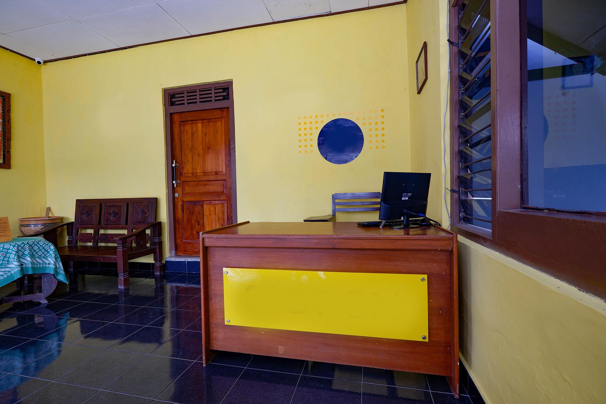 SPOT ON 2821 Griya Kawula Syariah Hotel Surakarta  Bagian luar foto