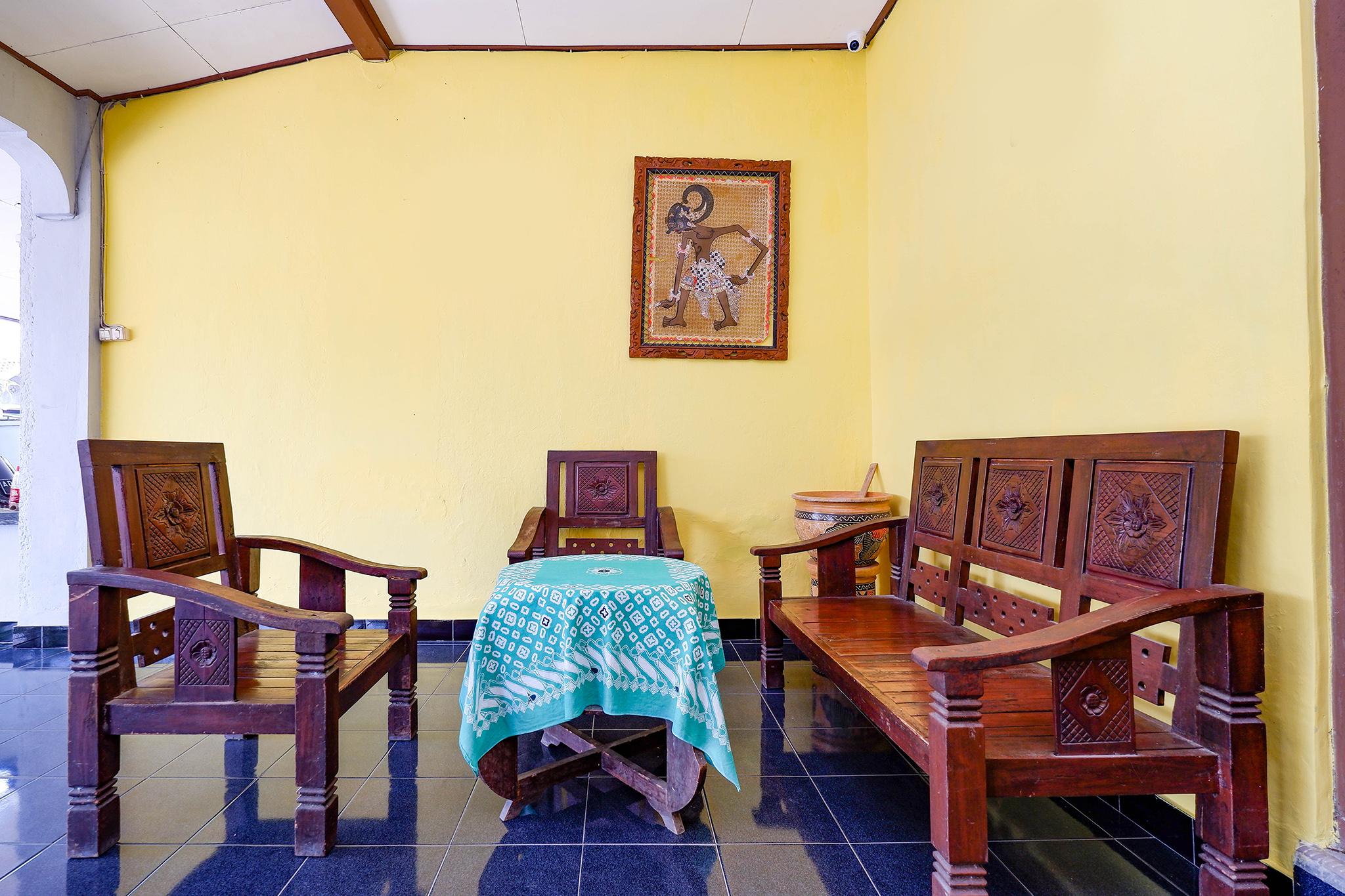 SPOT ON 2821 Griya Kawula Syariah Hotel Surakarta  Bagian luar foto