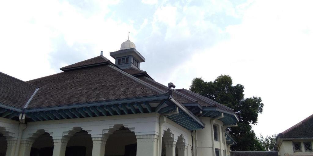 SPOT ON 2821 Griya Kawula Syariah Hotel Surakarta  Bagian luar foto
